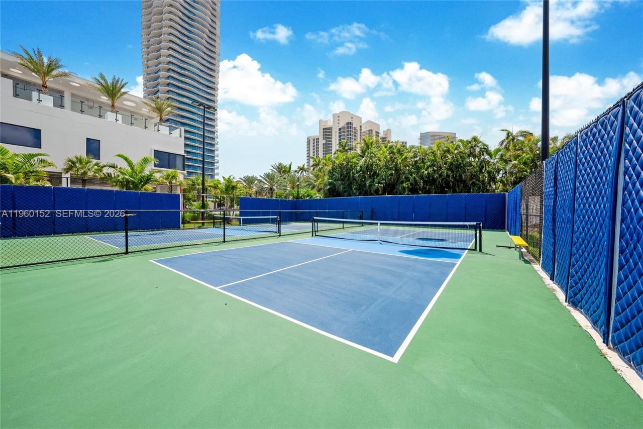 520 N Parkway, Golden Beach, FL 33160 Photo