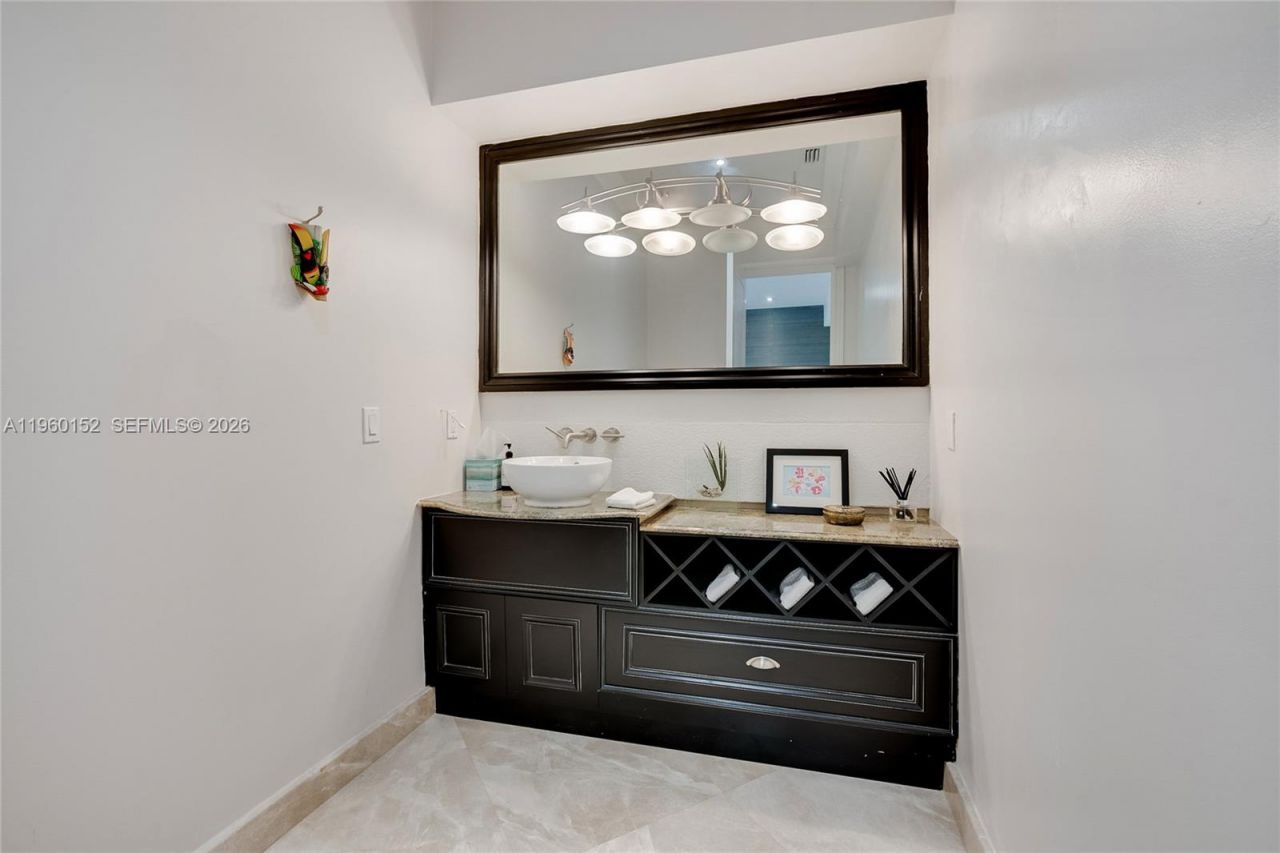 520 N Parkway, Golden Beach, FL 33160 Photo