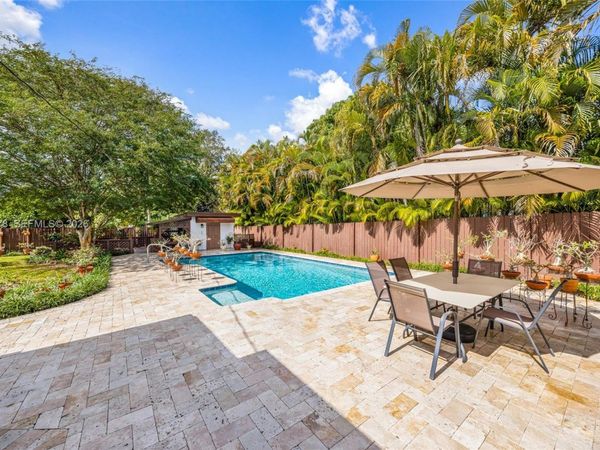 564 De Leon Dr, Miami Springs, FL 33166