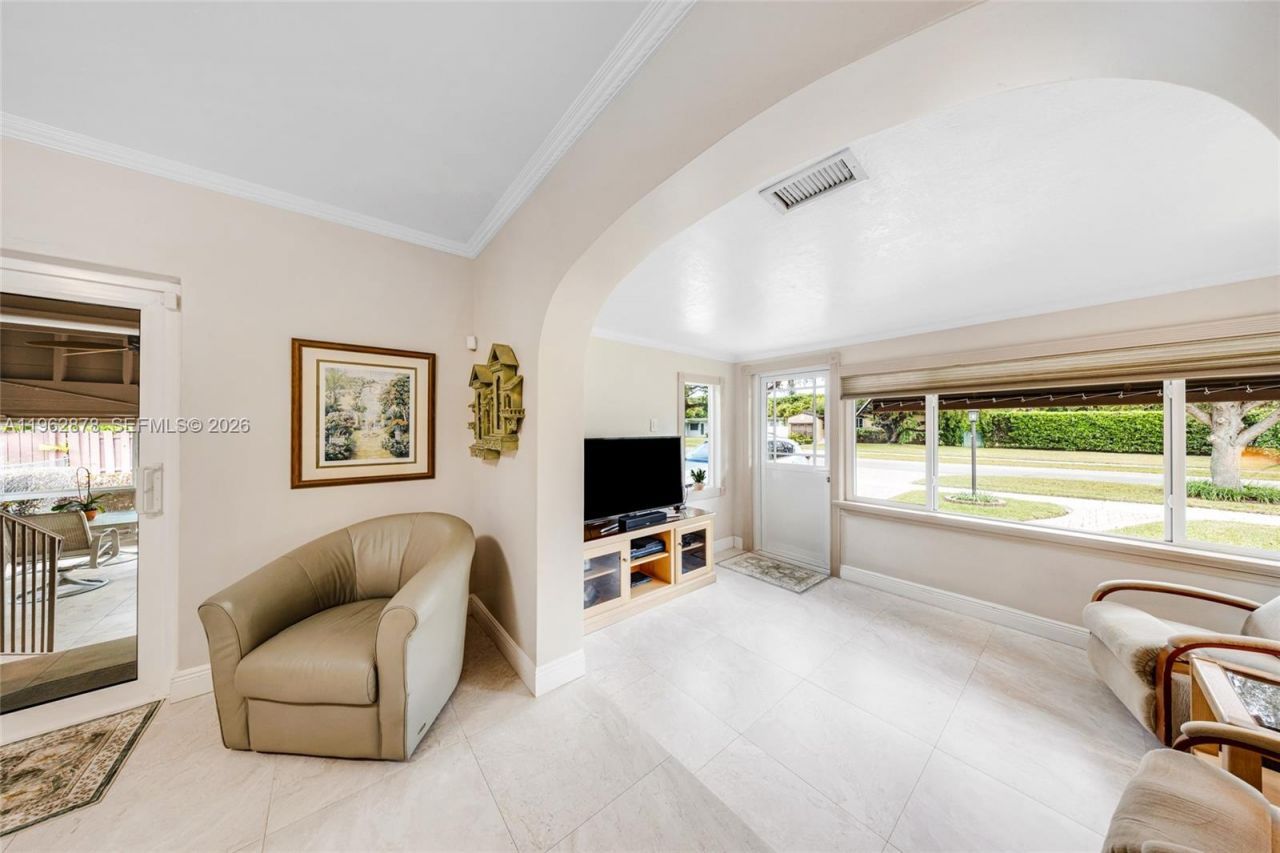 564 De Leon Dr, Miami Springs, FL 33166 Photo