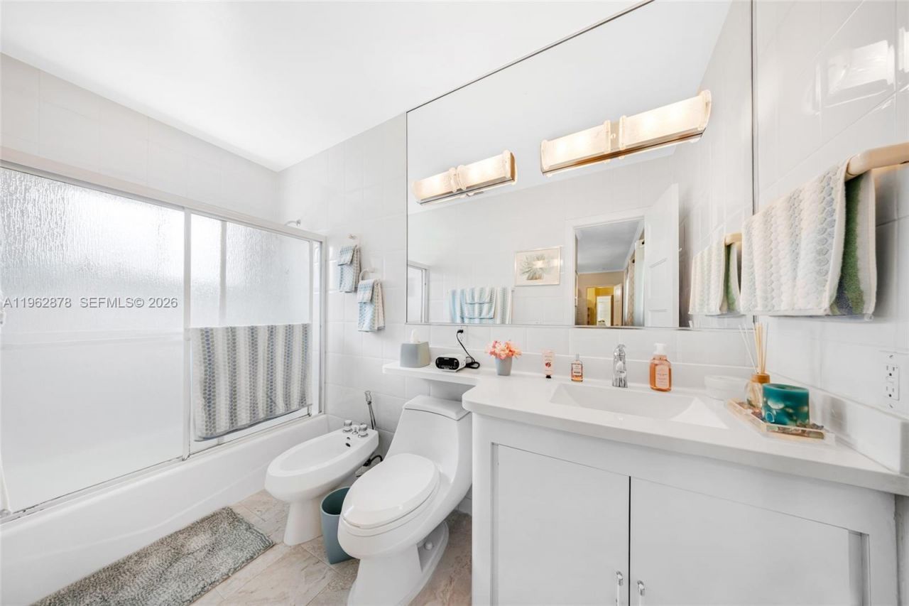 564 De Leon Dr, Miami Springs, FL 33166 Photo