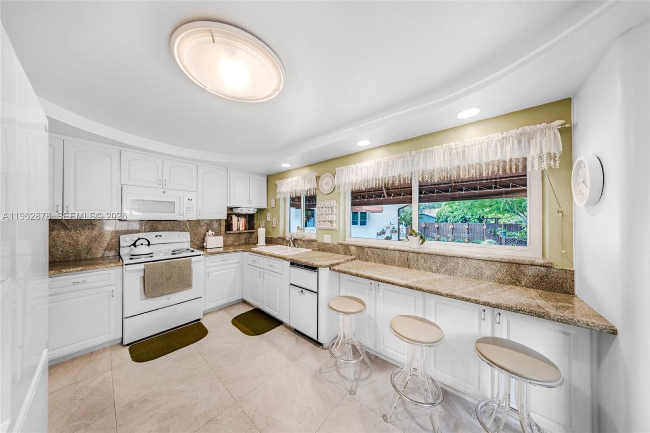 564 De Leon Dr, Miami Springs, FL 33166 Photo