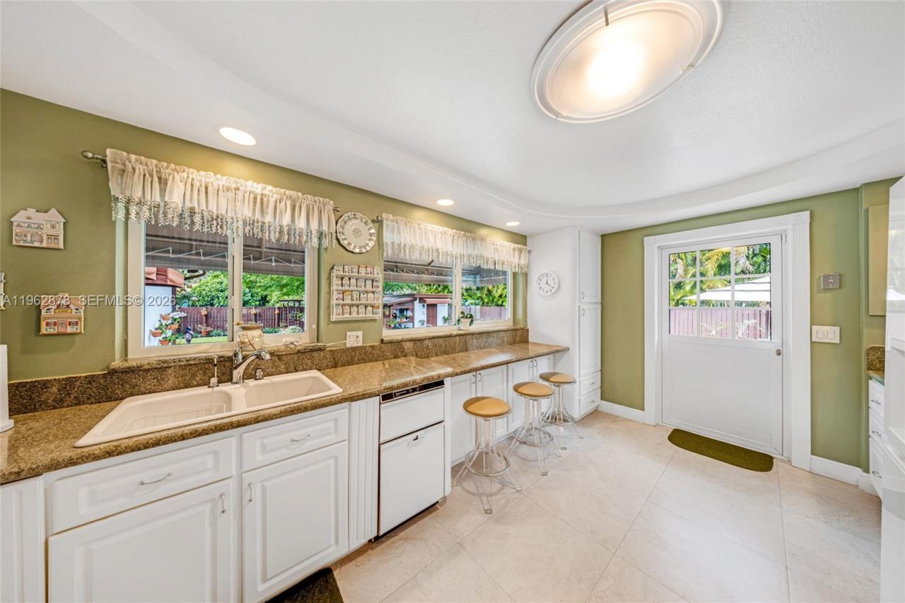 564 De Leon Dr, Miami Springs, FL 33166 Photo