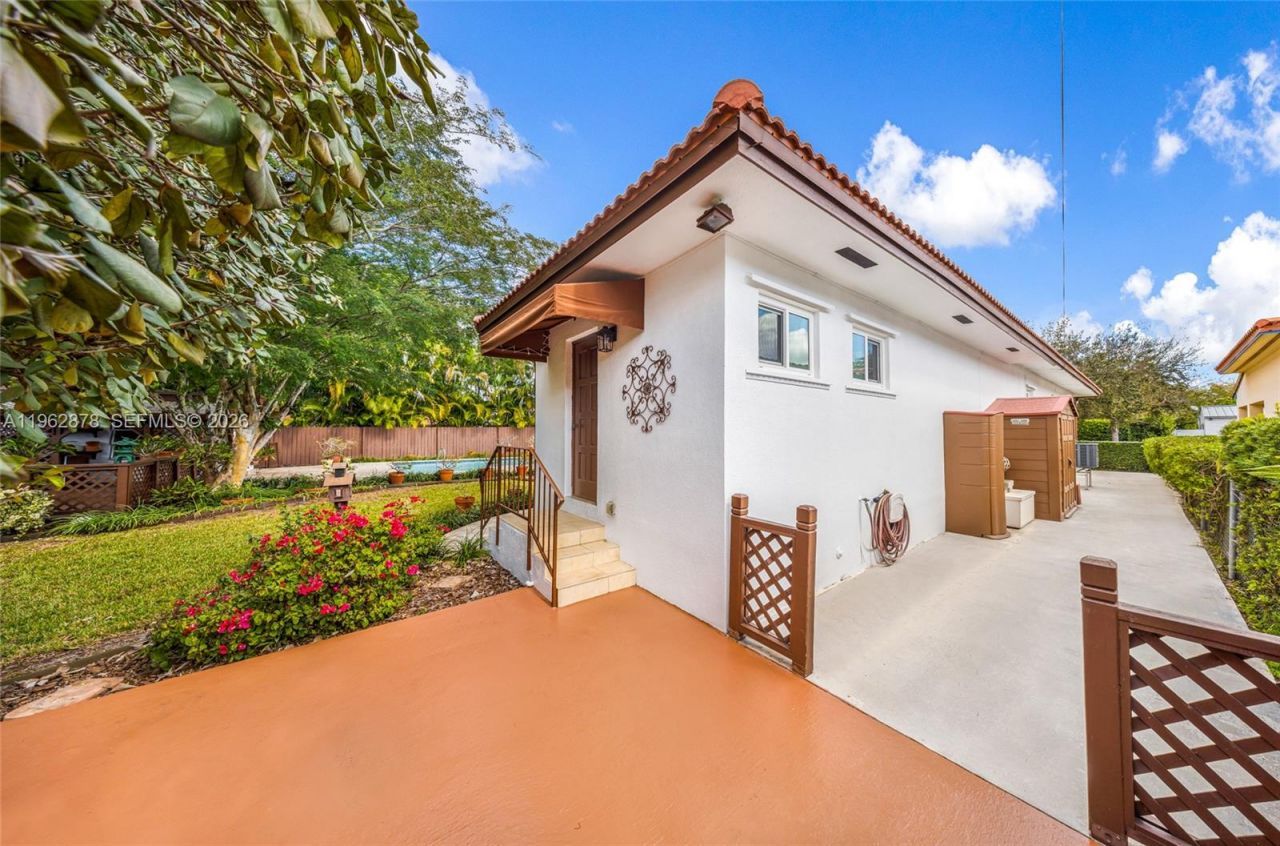 564 De Leon Dr, Miami Springs, FL 33166 Photo