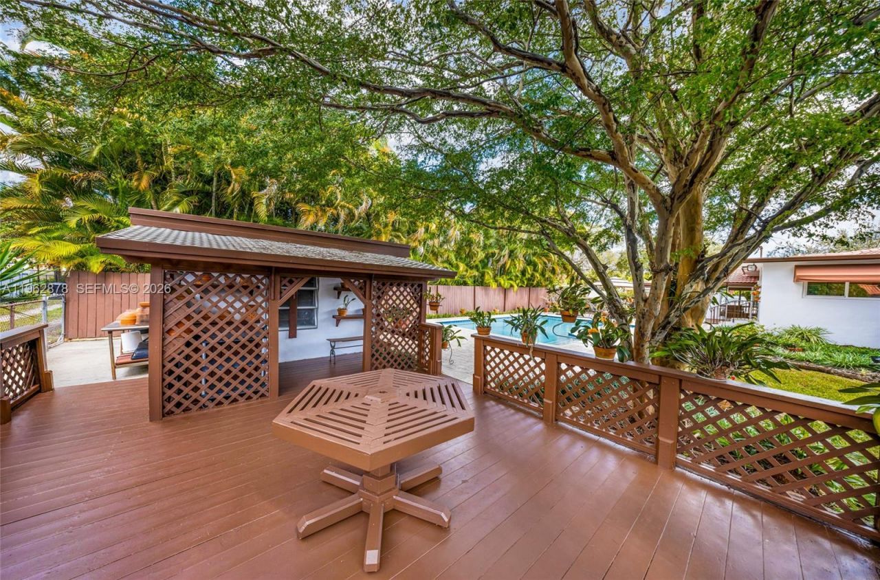 564 De Leon Dr, Miami Springs, FL 33166 Photo