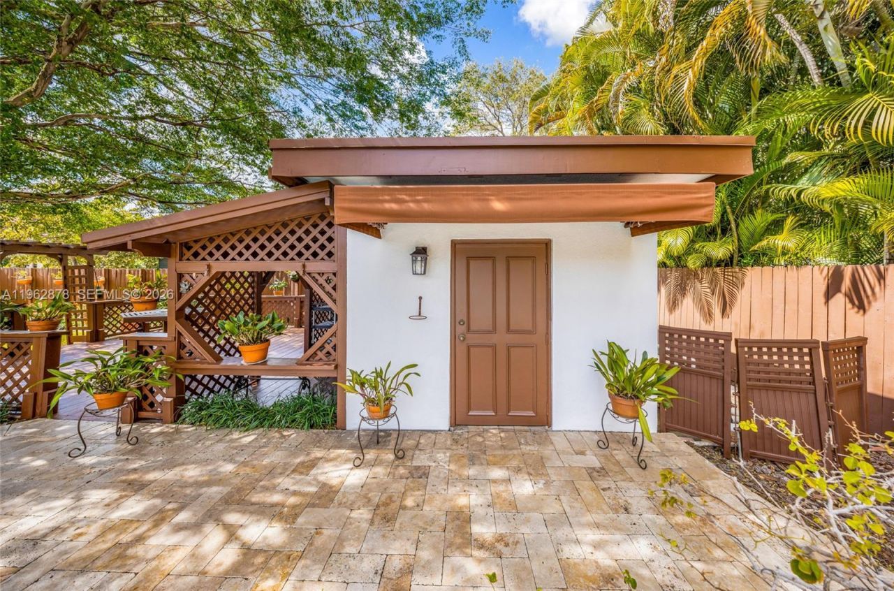 564 De Leon Dr, Miami Springs, FL 33166 Photo