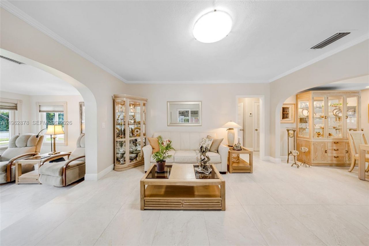 564 De Leon Dr, Miami Springs, FL 33166 Photo