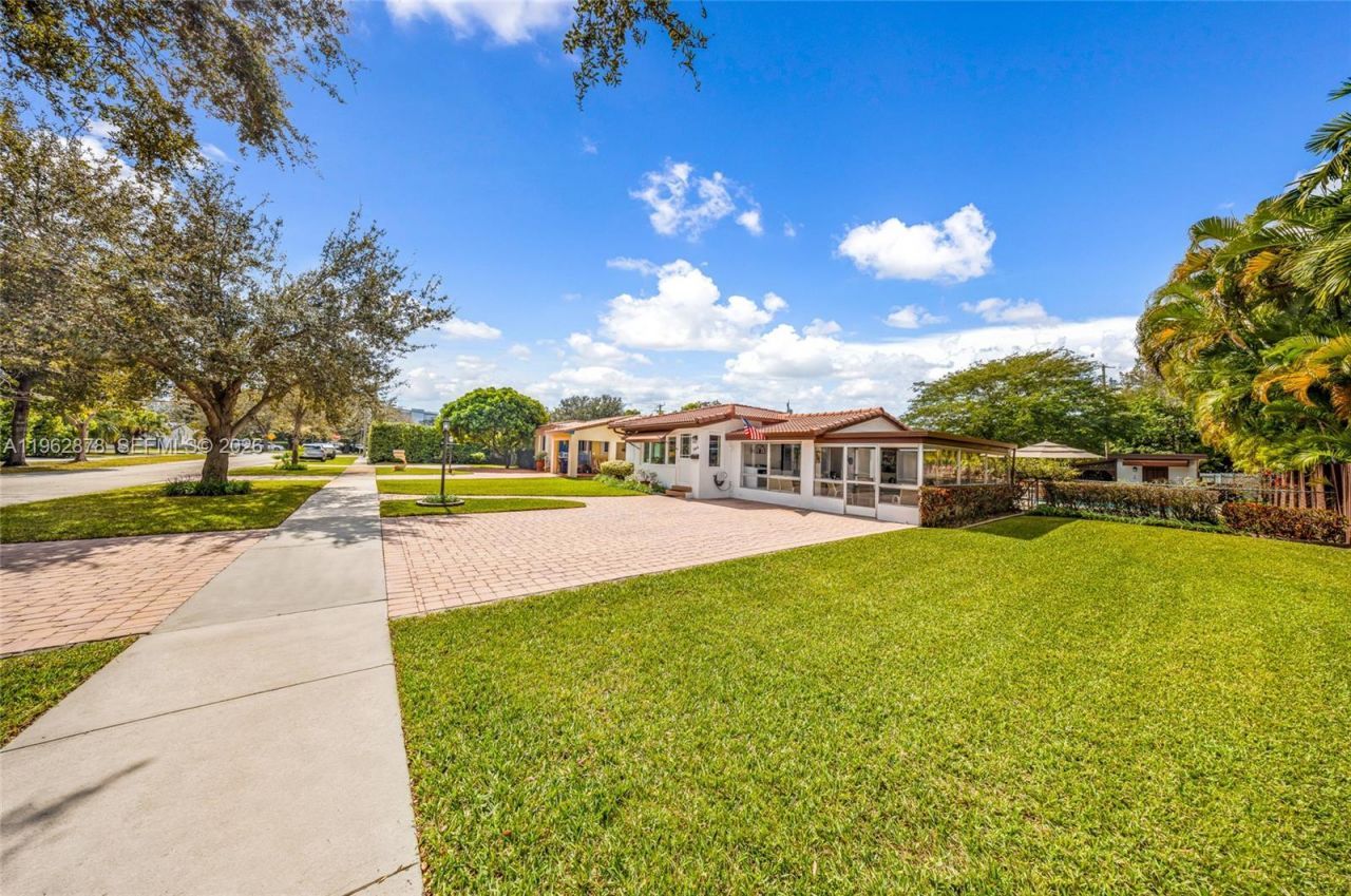 564 De Leon Dr, Miami Springs, FL 33166 Photo