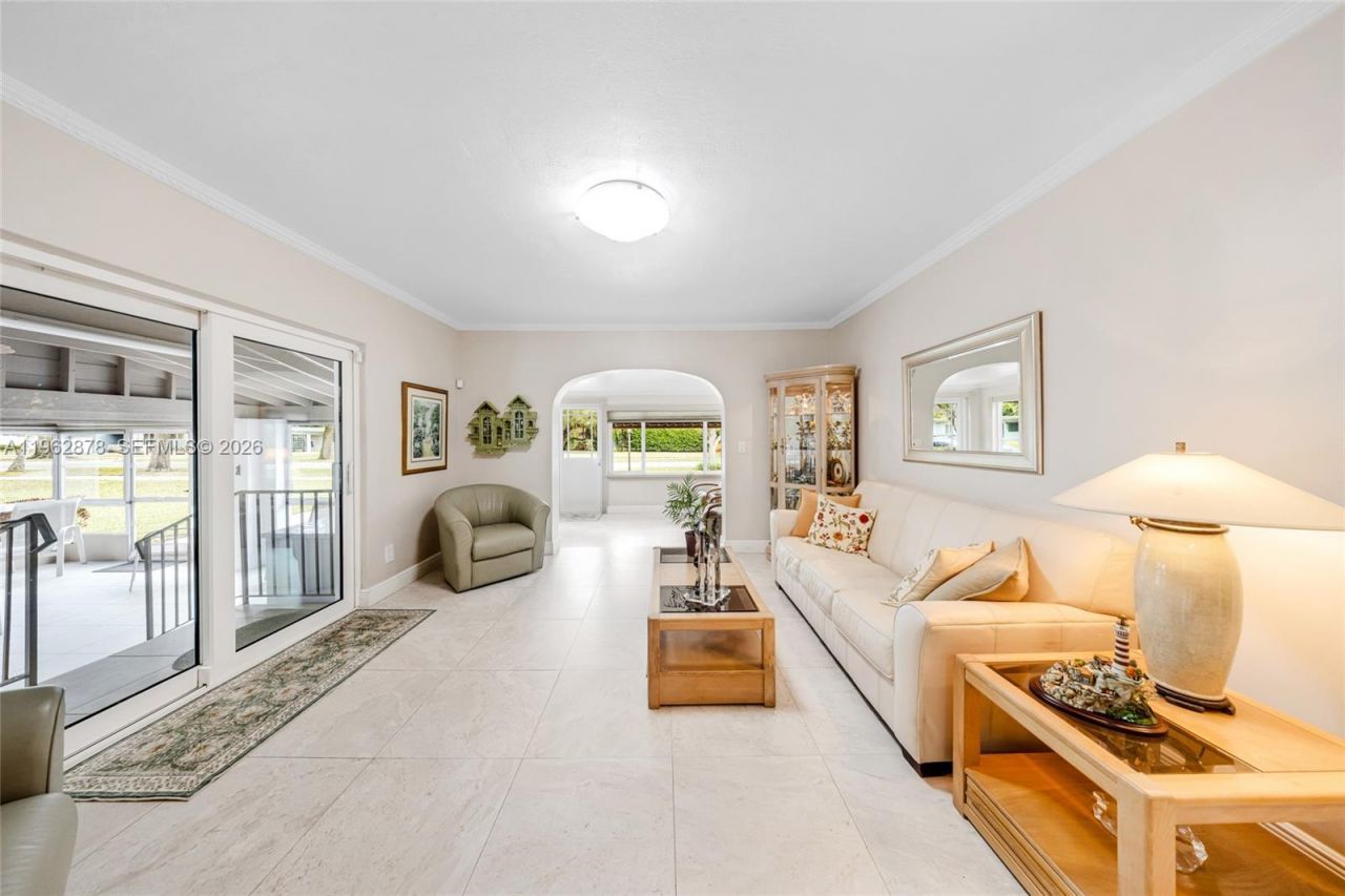 564 De Leon Dr, Miami Springs, FL 33166 Photo