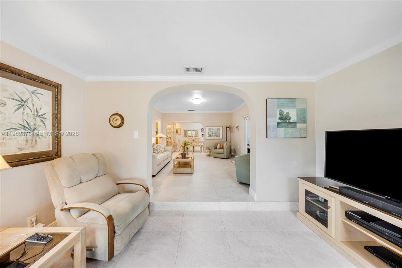 564 De Leon Dr, Miami Springs, FL 33166 Photo