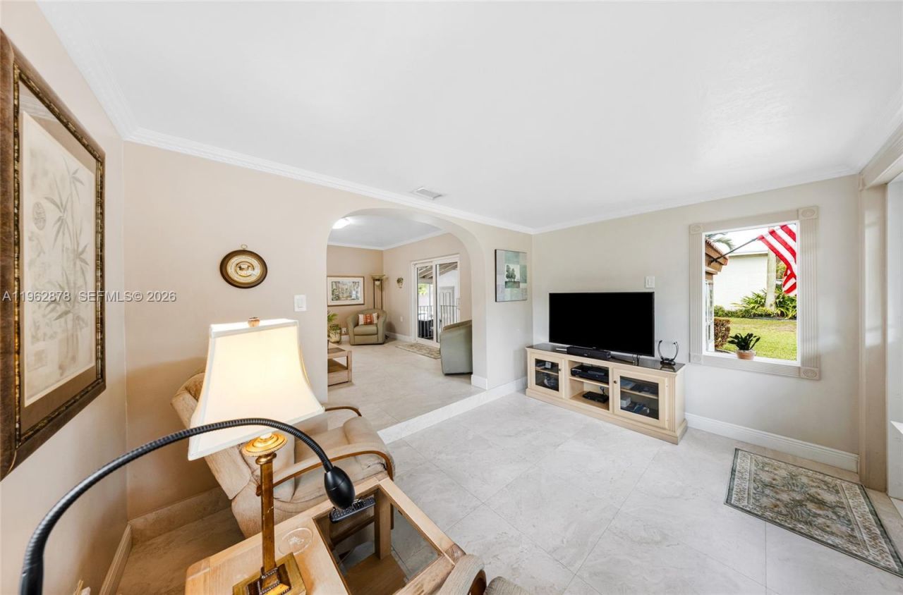 564 De Leon Dr, Miami Springs, FL 33166 Photo