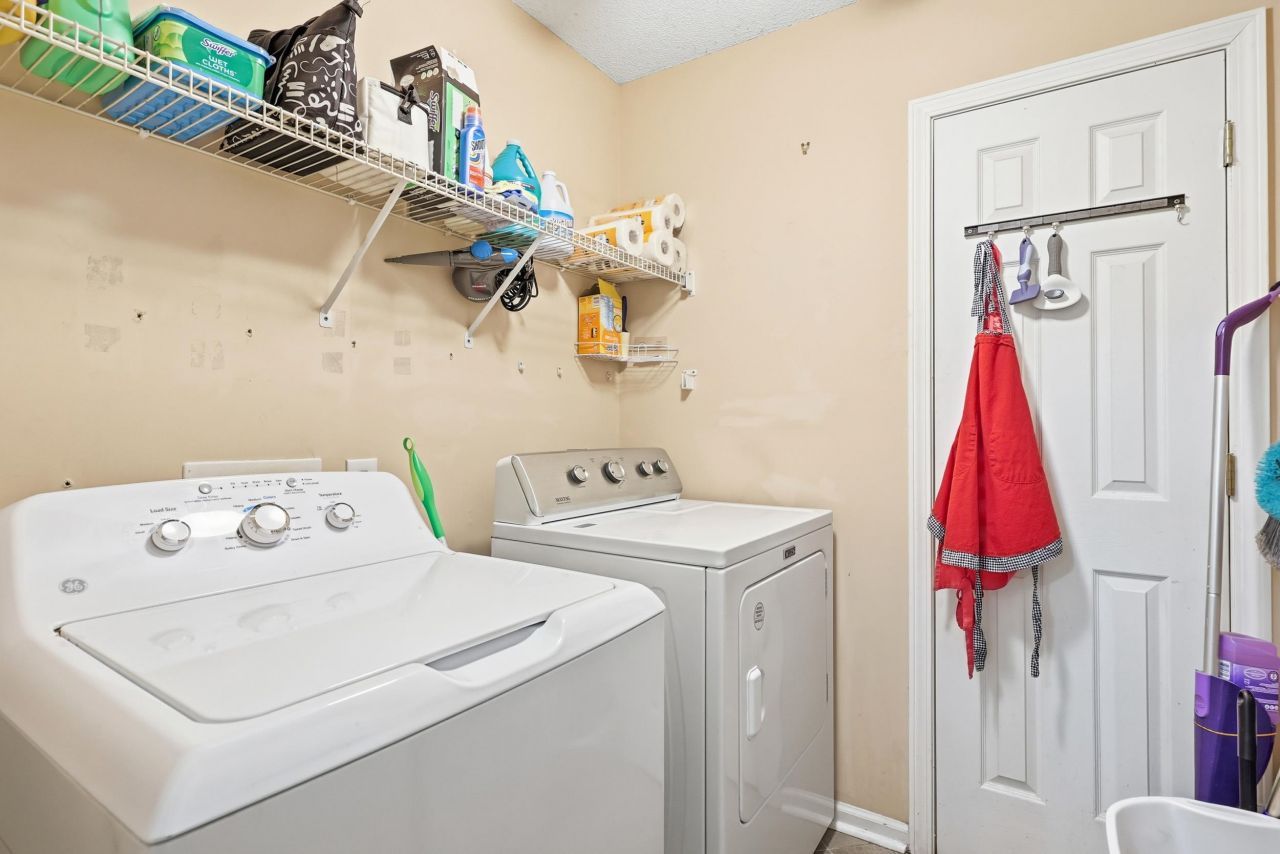 4414 Barcelona Ln. Photo 11