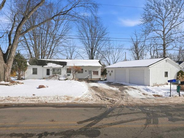 5785 S 550 E, Wolcottville, IN 46795