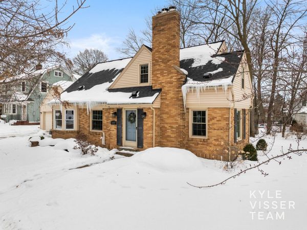 849 Maxwell Avenue SE, East Grand Rapids, MI 49506