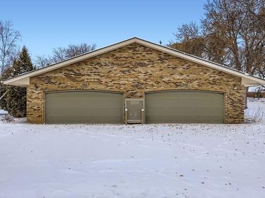 1935 Harbor Lane N, Plymouth, MN 55447