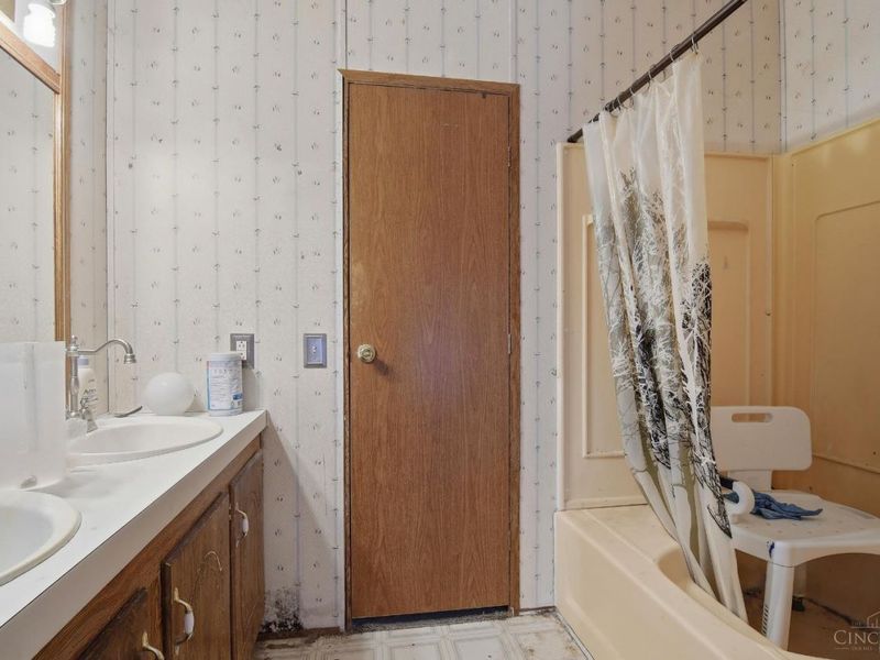 1921 Amiott Lane, Mount Orab, OH 45154 Photo 13