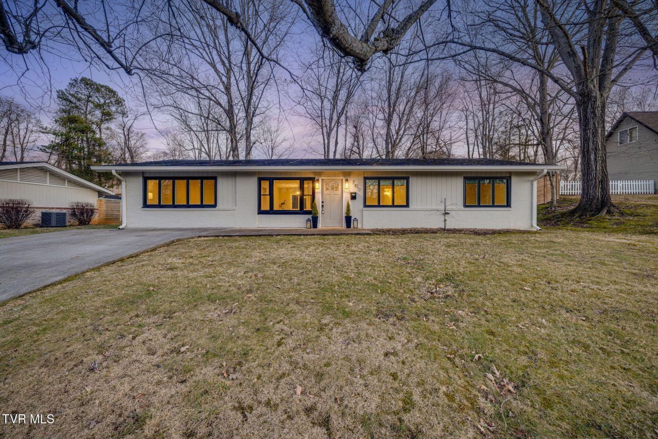 707 Woodhaven Drive, Johnson City, TN 37604 Main Photo