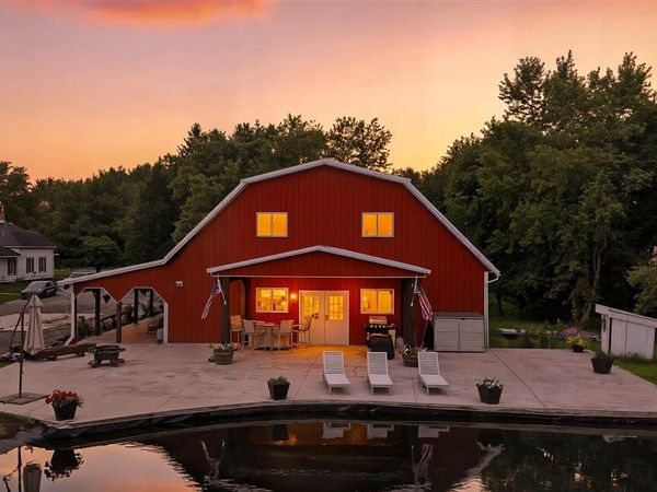 5888 Sand Rd SE, Lone Tree, IA 52755