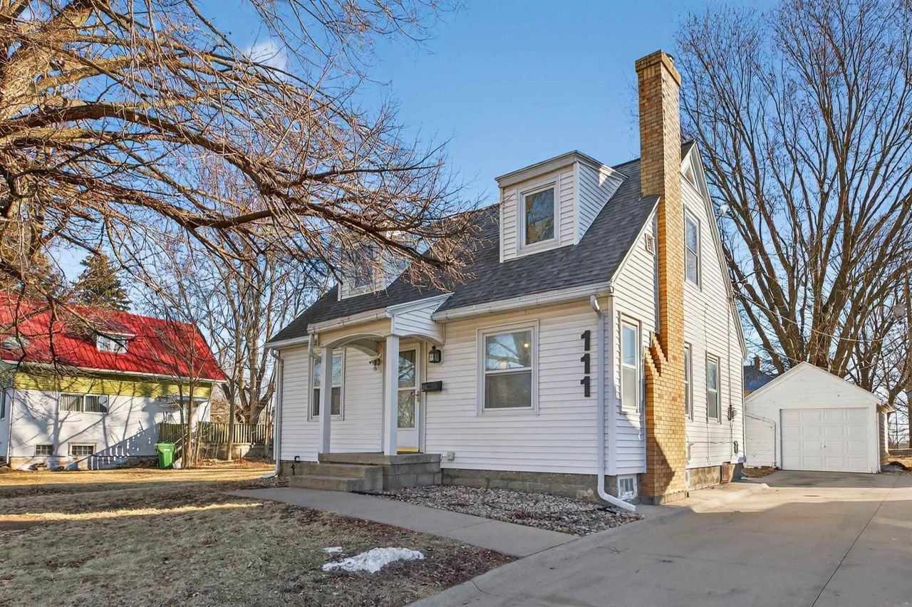111 Rosebud Avenue, Waterloo, IA 50701 Main Photo