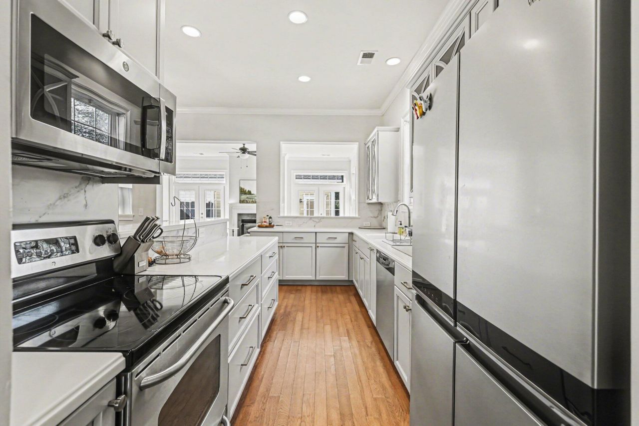 1791 Tennyson Row Photo 13