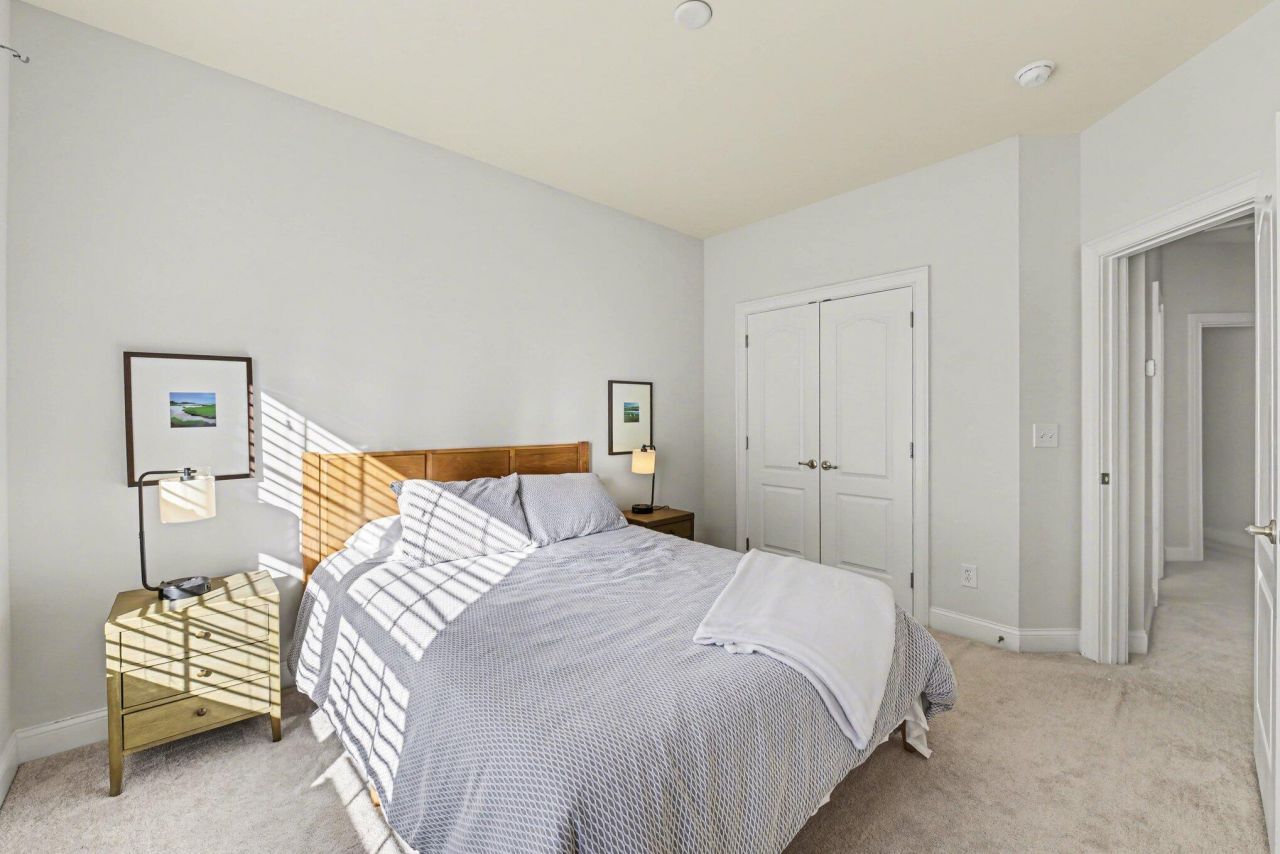 1791 Tennyson Row Photo 26