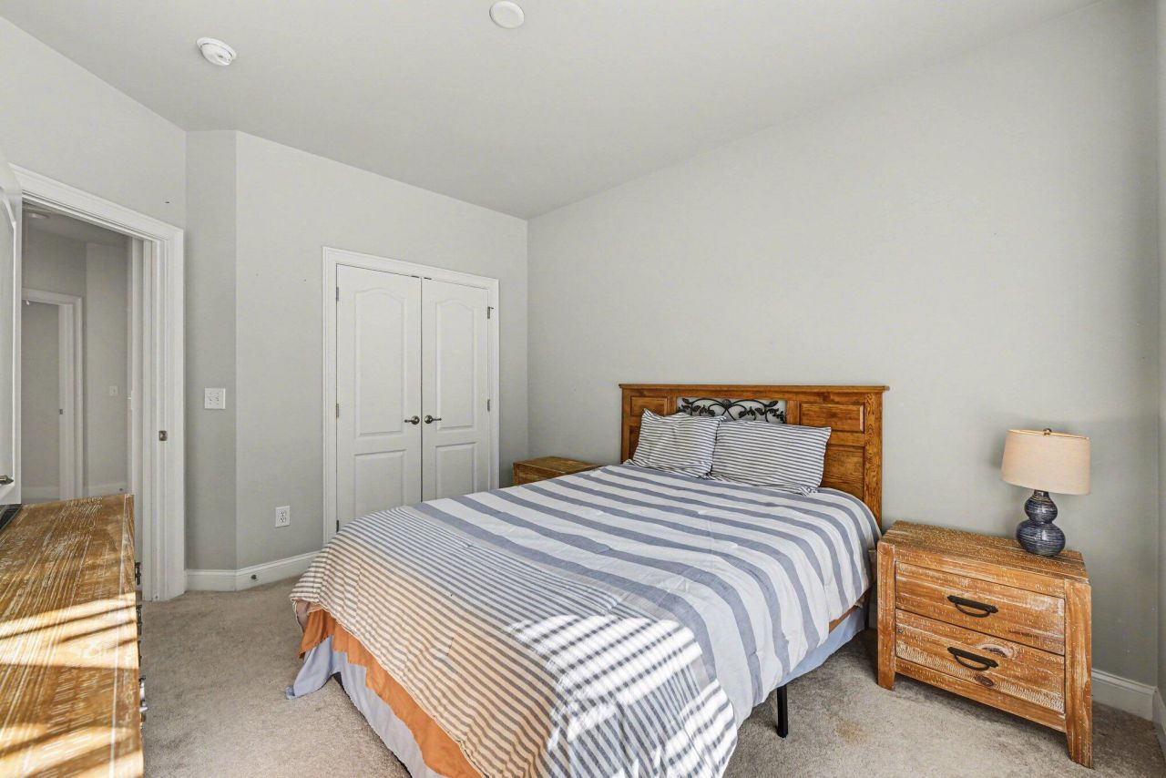 1791 Tennyson Row Photo 28