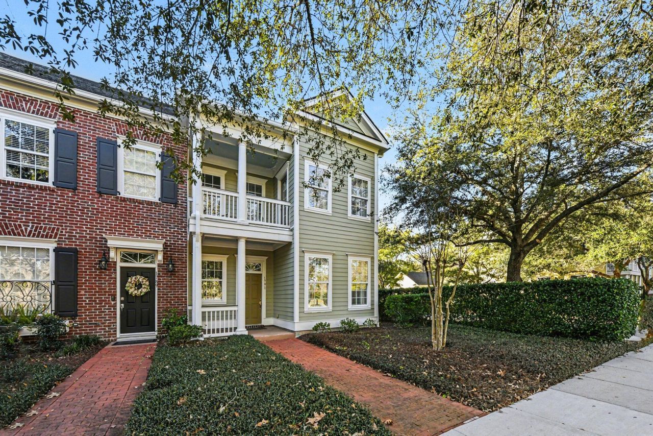 1791 Tennyson Row Photo 3