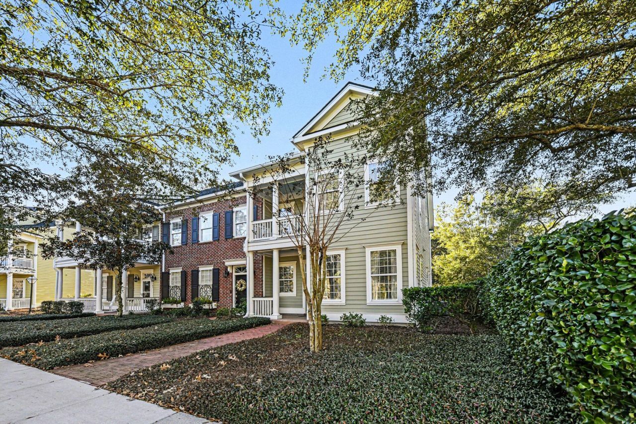 1791 Tennyson Row Photo 4