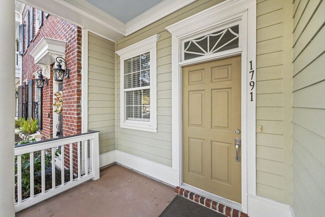 1791 Tennyson Row Photo 5