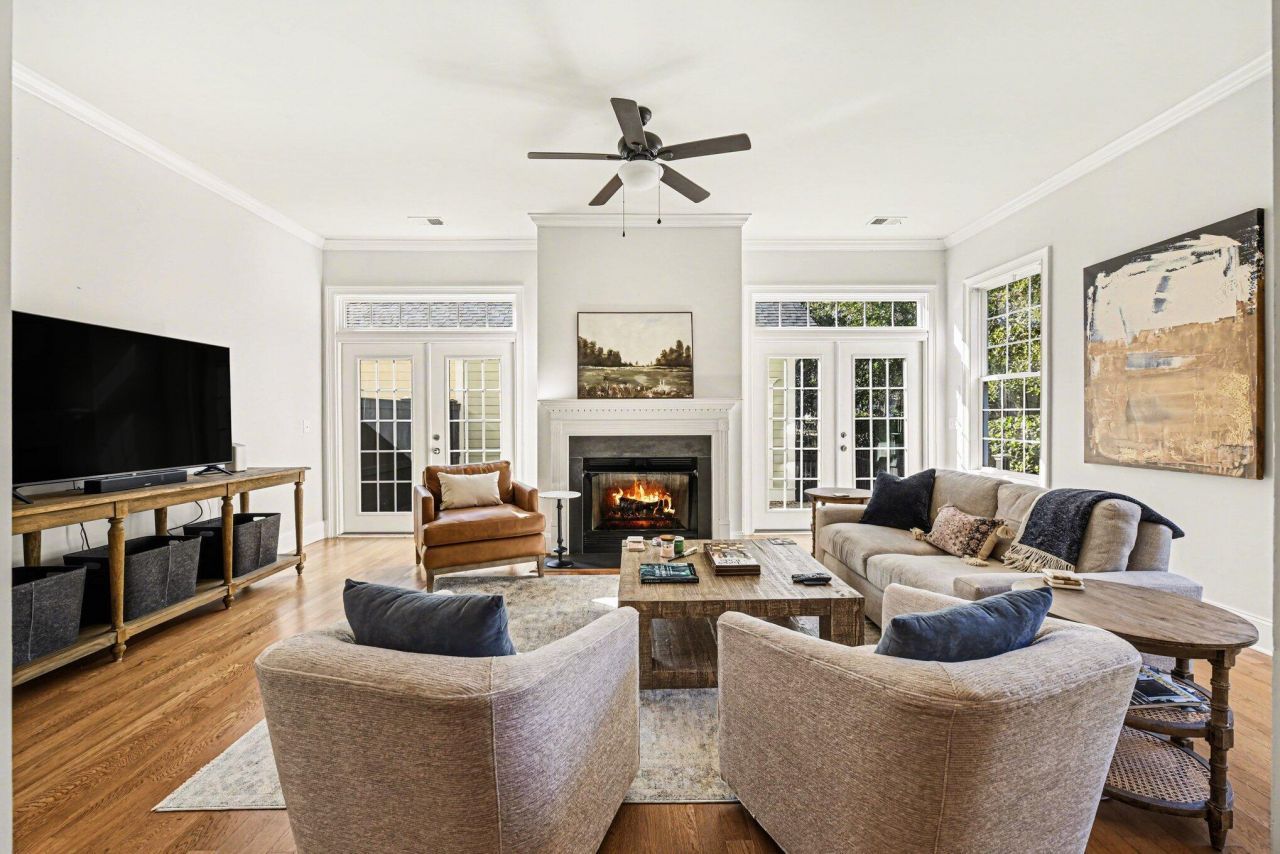 1791 Tennyson Row Photo 9