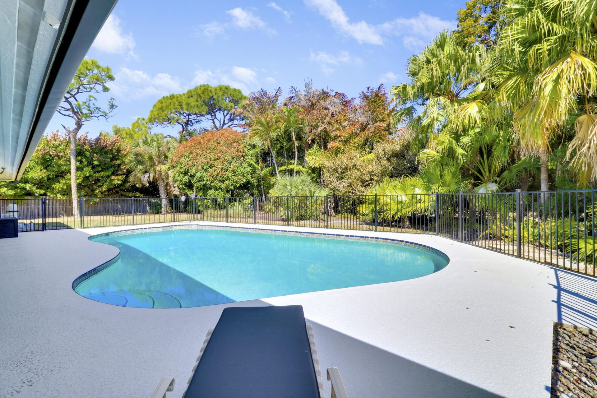 899 NE Juniper Place, Jensen Beach, FL 34957 Photo