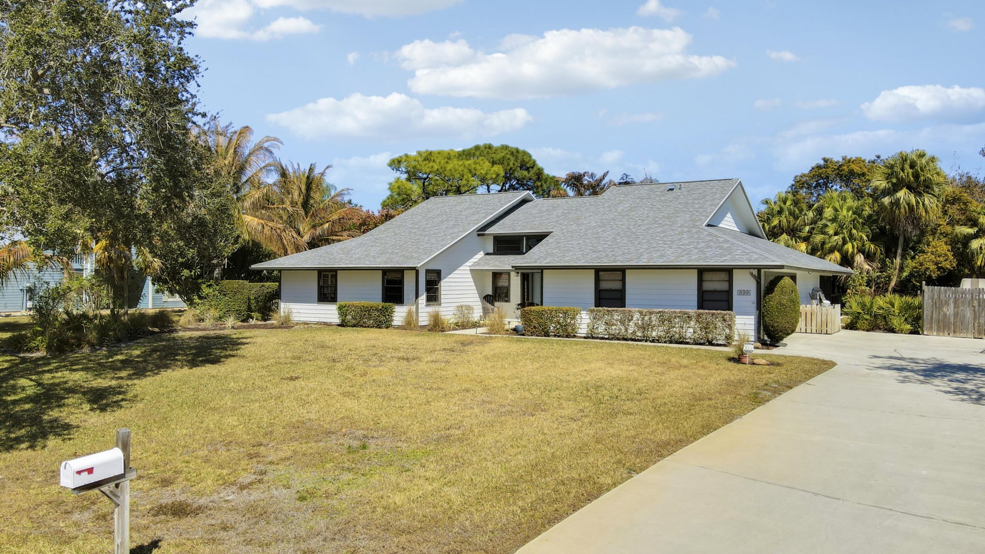 899 NE Juniper Place, Jensen Beach, FL 34957 Photo