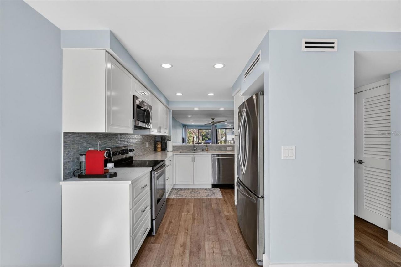 3805 E Bay Drive, Unit 201, Holmes Beach, FL 34217 Photo