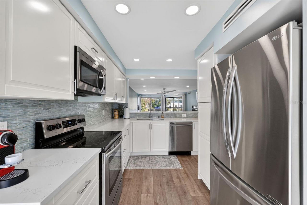 3805 E Bay Drive, Unit 201, Holmes Beach, FL 34217 Photo