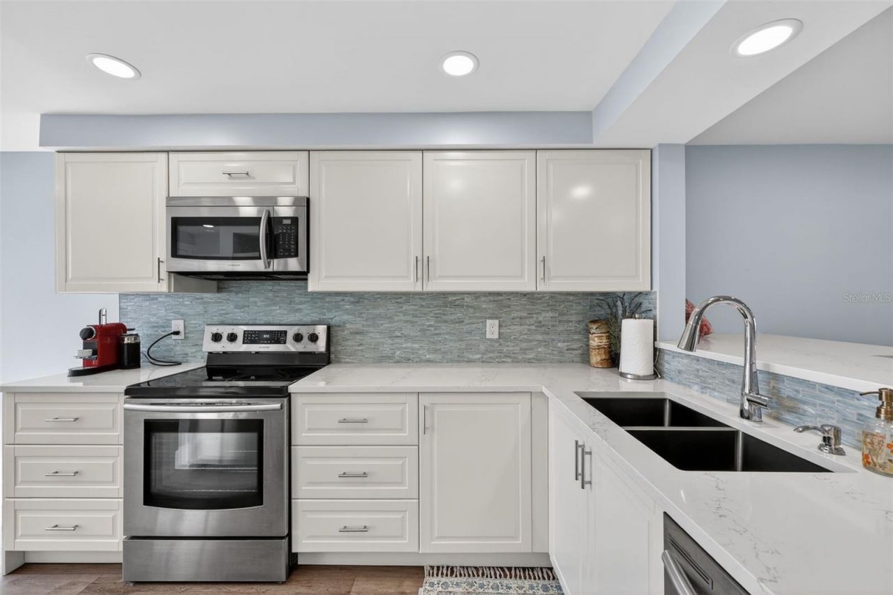 3805 E Bay Drive, Unit 201, Holmes Beach, FL 34217 Photo