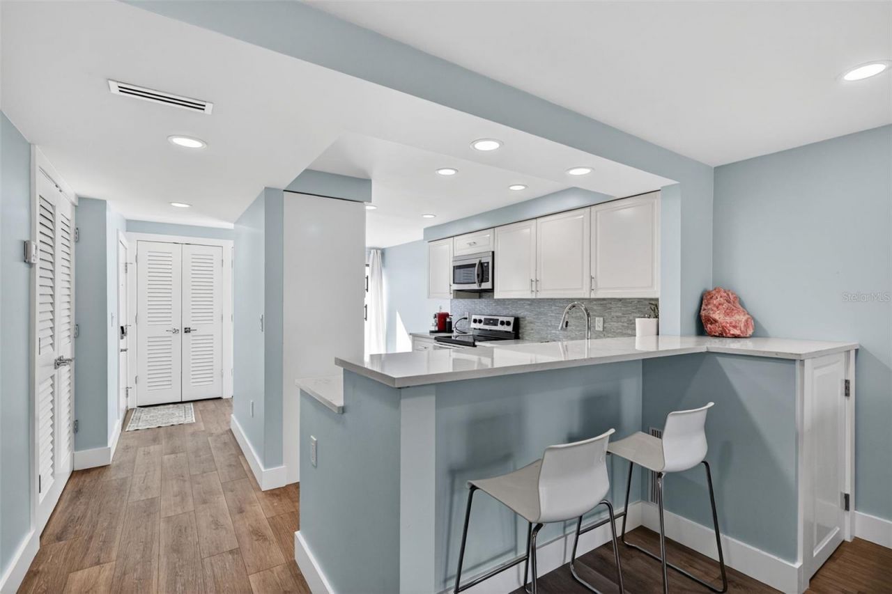 3805 E Bay Drive, Unit 201, Holmes Beach, FL 34217 Photo