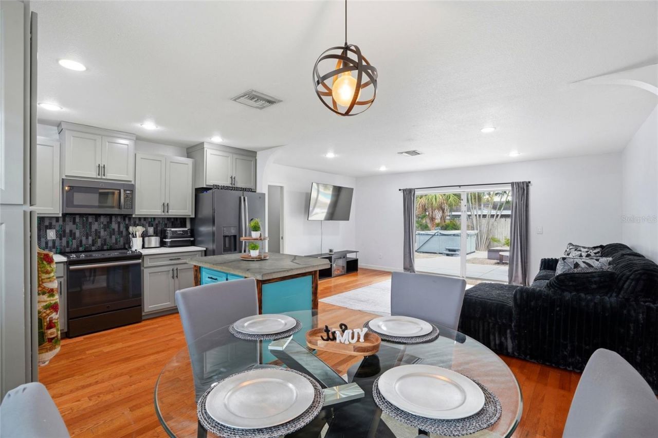 2166 Lanai Avenue, Belleair Bluffs, FL 33770 Photo