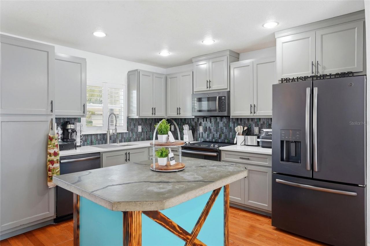 2166 Lanai Avenue, Belleair Bluffs, FL 33770 Photo