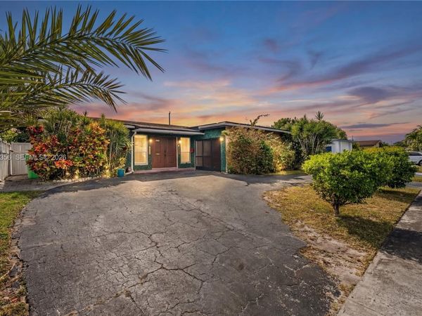 8600 NW 25th Ct, Sunrise, FL 33322