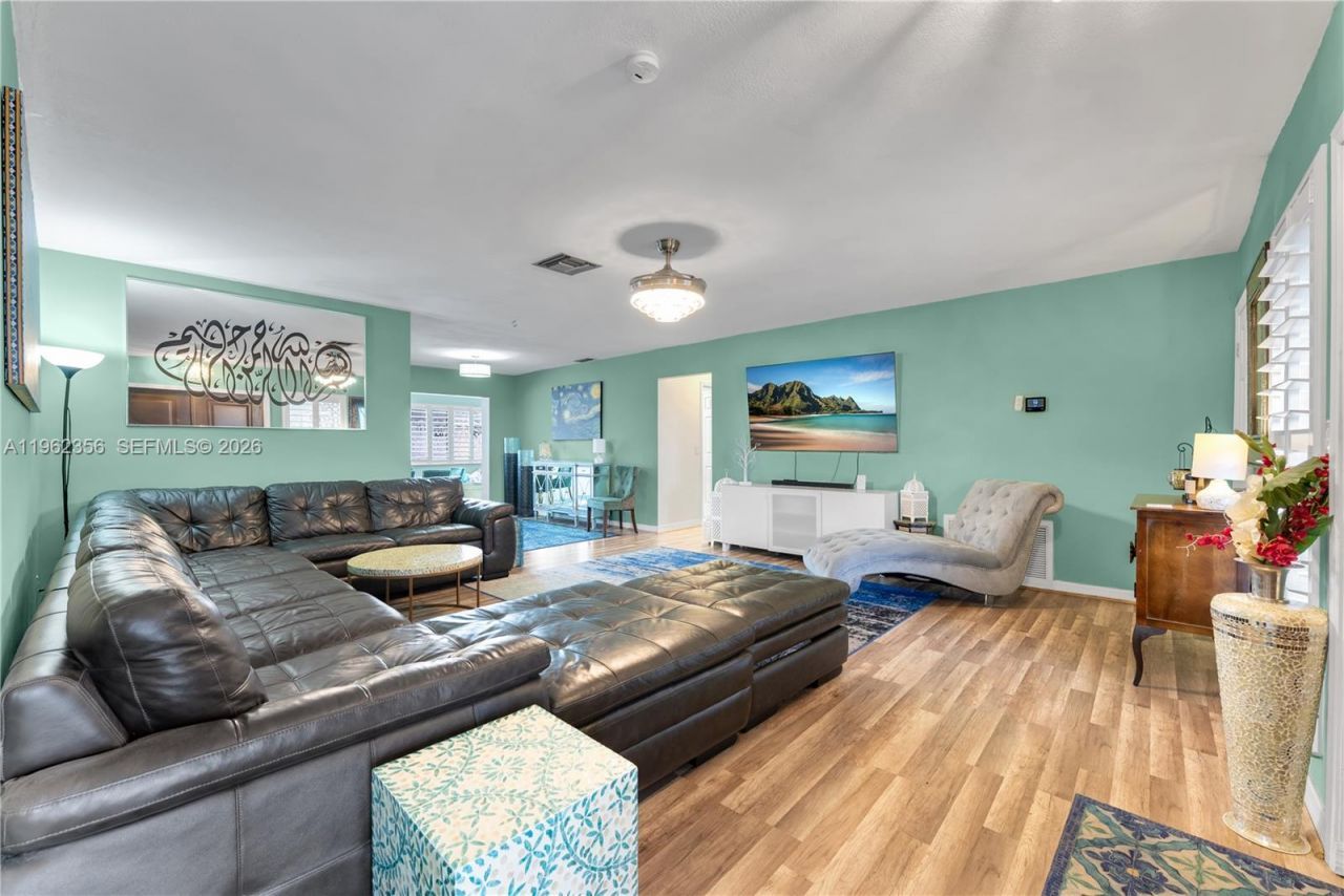 8600 NW 25th Ct, Sunrise, FL 33322 Photo