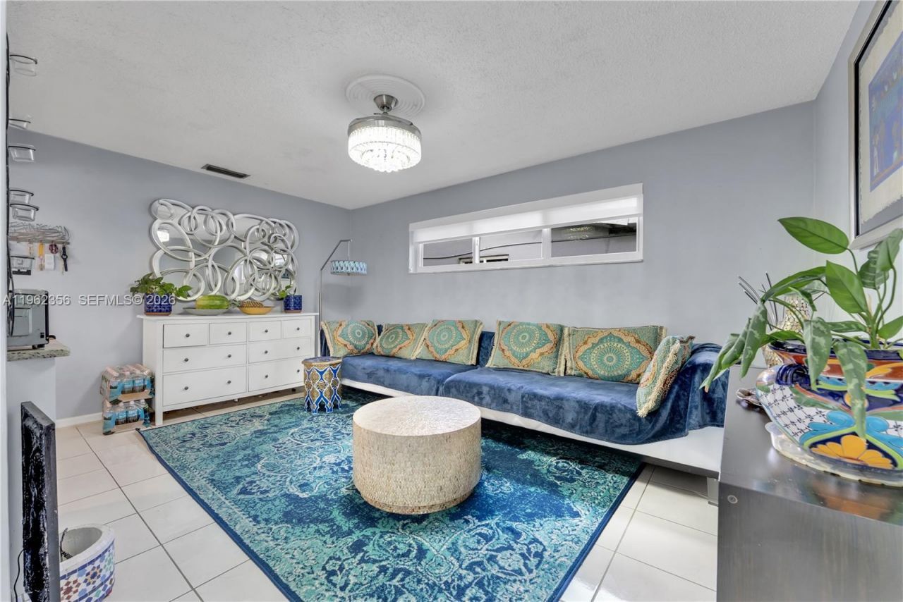 8600 NW 25th Ct, Sunrise, FL 33322 Photo