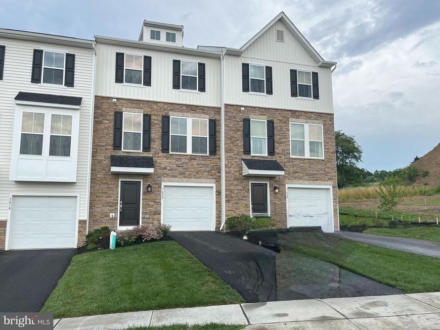 7620 Clayton Avenue, Coopersburg, PA 18036 Main Photo