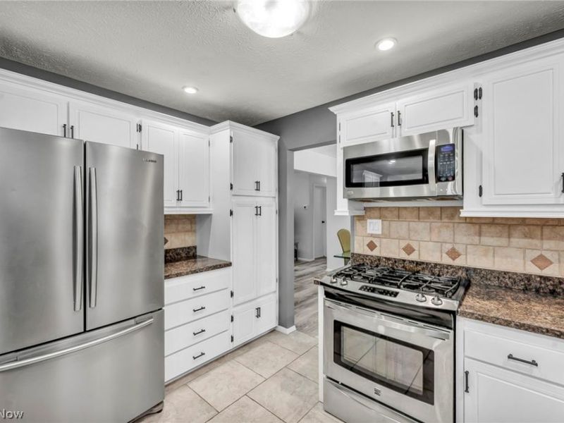 498 Jeannette Drive, Richmond Heights, OH 44143 Photo 6