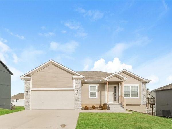 1108 NW Hilltop Lane, Grain Valley, MO 64029