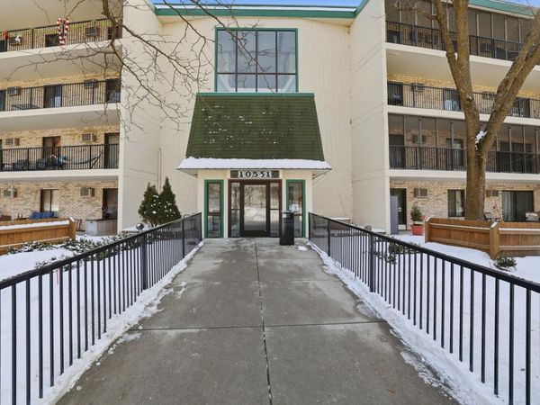 10531 Cedar Lake Road, Unit 312, Hopkins, MN 55305