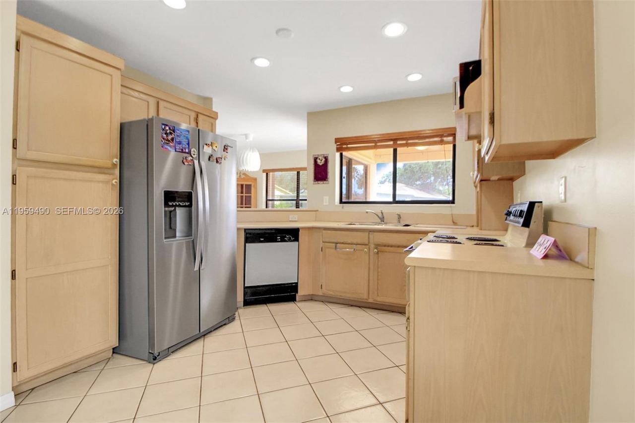 1801 NW 120th Ter, Pembroke Pines, FL 33026 Photo