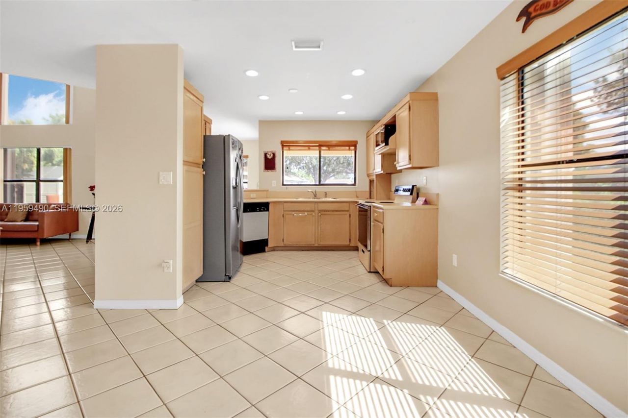 1801 NW 120th Ter, Pembroke Pines, FL 33026 Photo