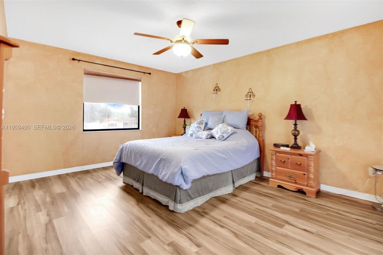 1801 NW 120th Ter, Pembroke Pines, FL 33026 Photo