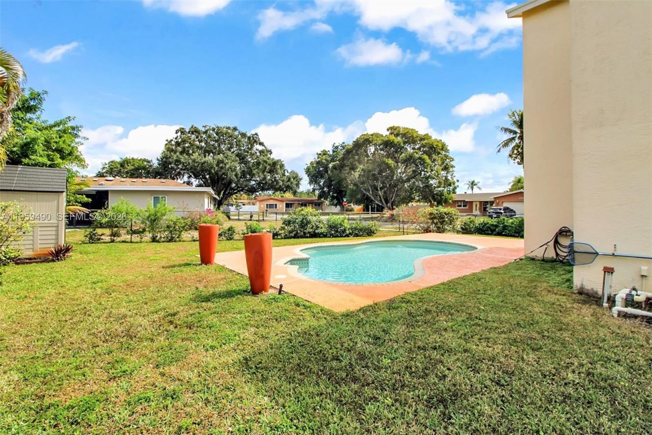 1801 NW 120th Ter, Pembroke Pines, FL 33026 Photo