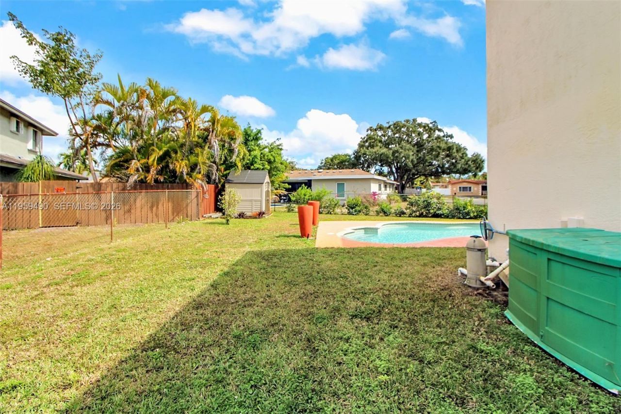 1801 NW 120th Ter, Pembroke Pines, FL 33026 Photo